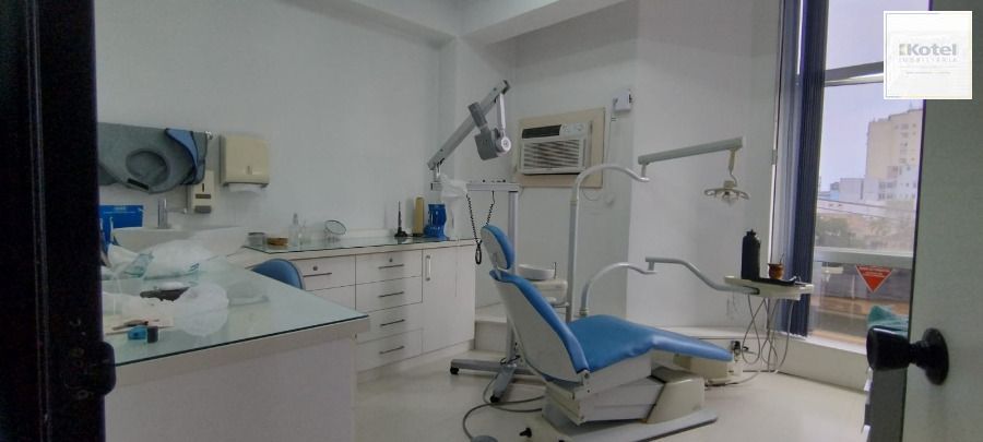 Sala comercial na Av. Cristovão Colombo, medindo 53,16 m² privativos