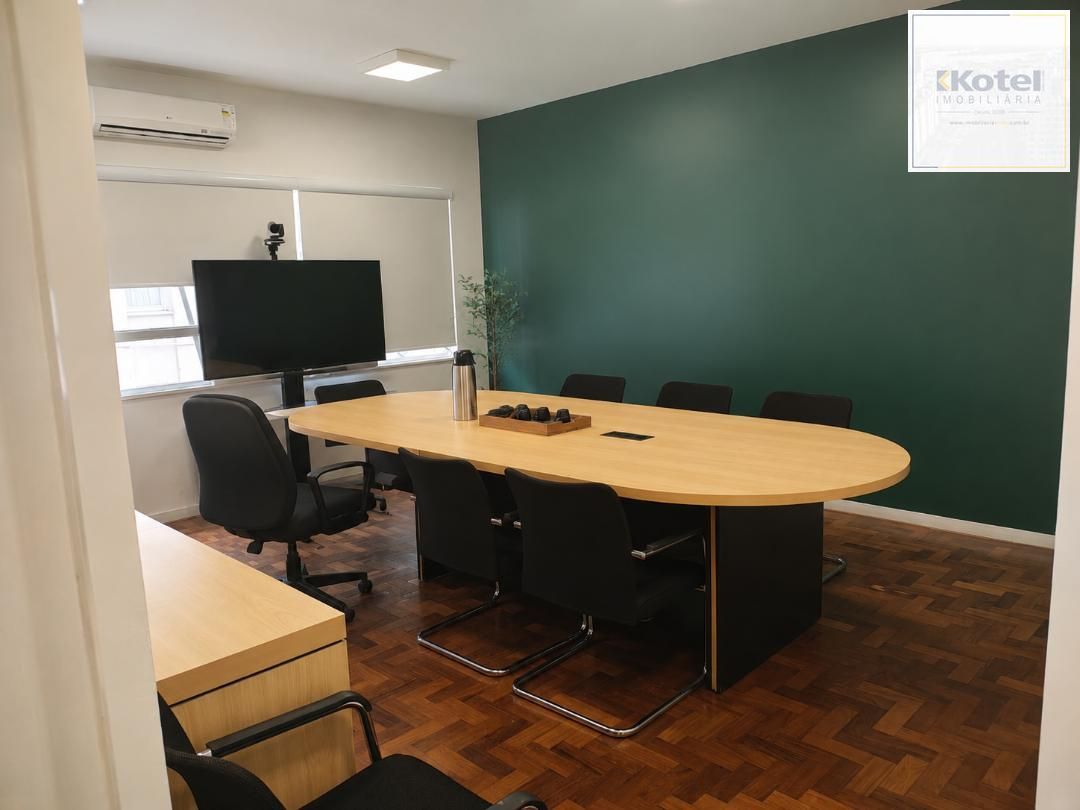 Excelente conjunto/sala separadas em sala 1001 e sala 1002 com 123, 68 m2 privativo cada sala (247,36m2 total das duas) 02 banheiro, 02 copas. Rua Andrade Neves.