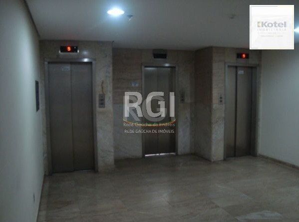 LOJA TÉRREA NA GALERIA QUINTA AVENIDA CENTER, Bairro Moinhos ,45,38 m2 com mezanino com vaga de garagem.