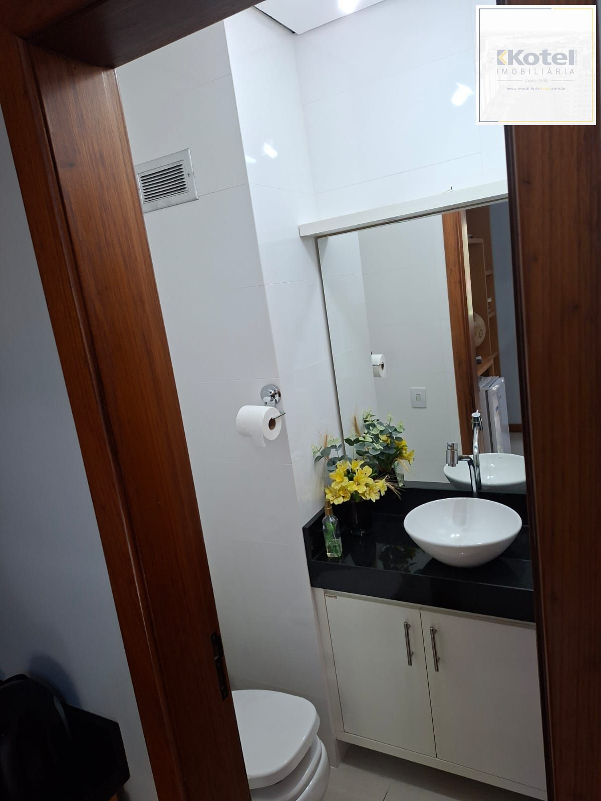Sala com 41,14 me com uma vaga escriturada e coberta