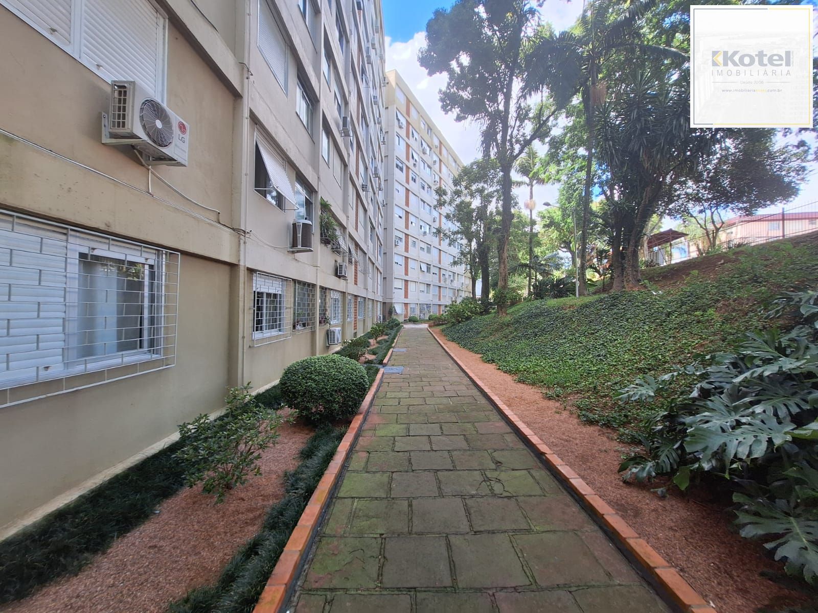 Excelente apto. Av. Oscar Pereira, Azenha, 56,12 m2 área priv. térreo,2 dorms, — foto 2