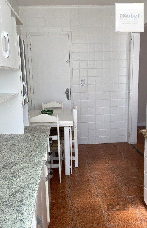 VENDA Ótimo apartamento, 70,40 m2, semi mobiliado, 2 dormitórios