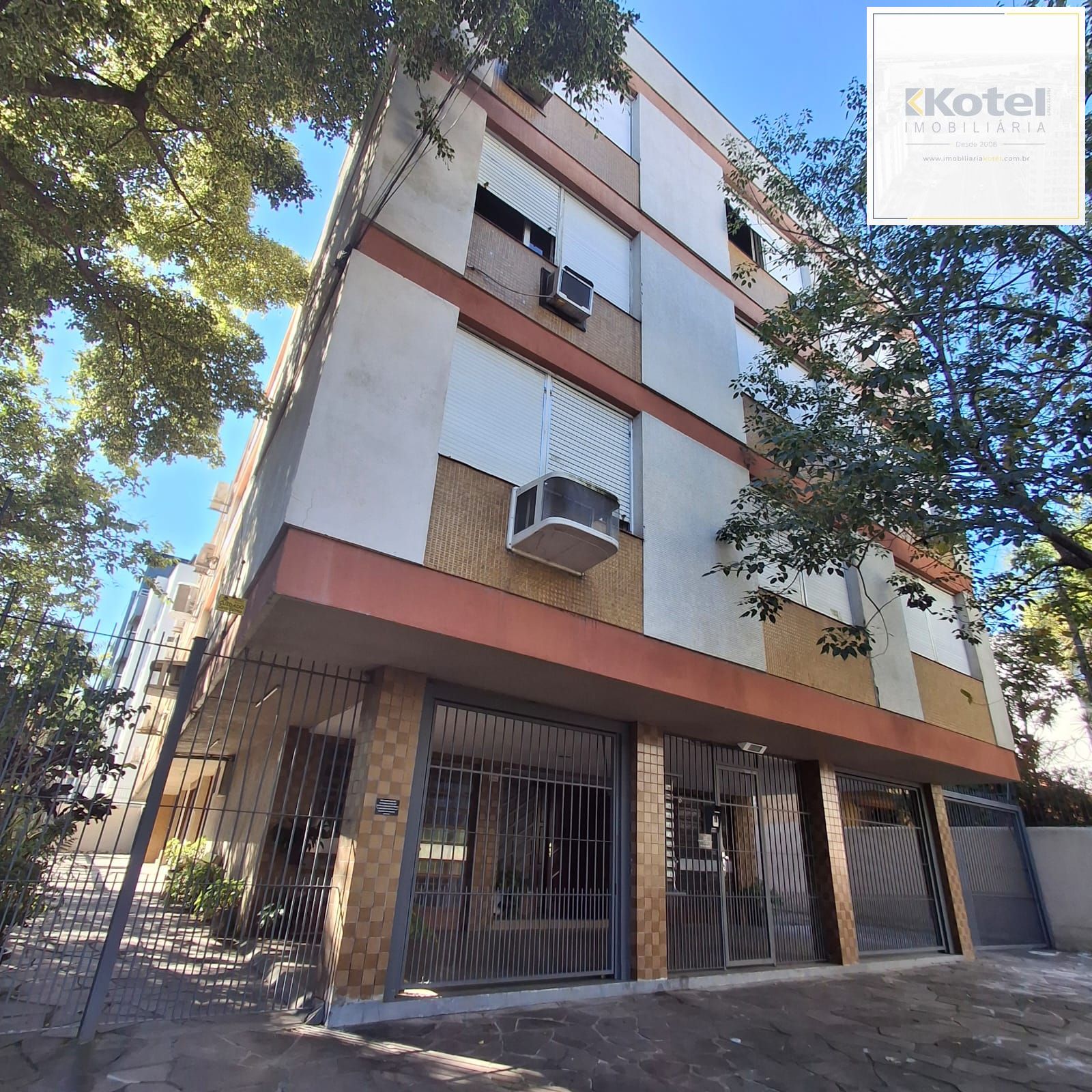 Amplo apartamento de 3 dormitórios próximo ao Zaffari Cabral, Parcão, Colegio Leonardo da Vinci