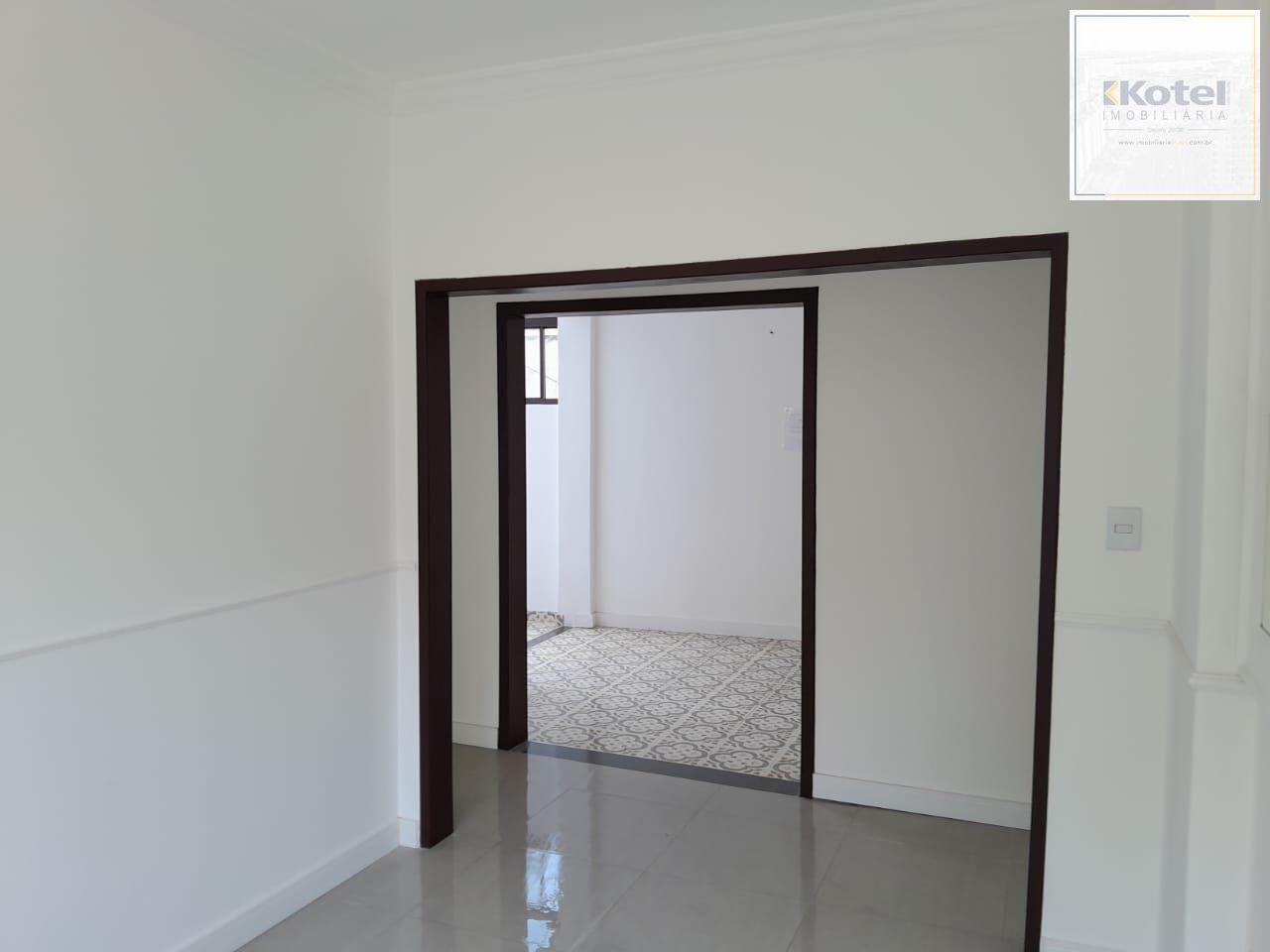 apartamento à venda no Edifício Caravellas, localizado na Rua Dr. Timóteo, no bairro Moinhos de Vento