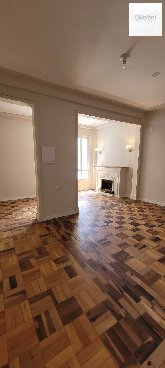 Venda apartamento totalmente reformado, 3 dormitórios living amplo, ótima iluminação, lareira ecológica, centro histórico