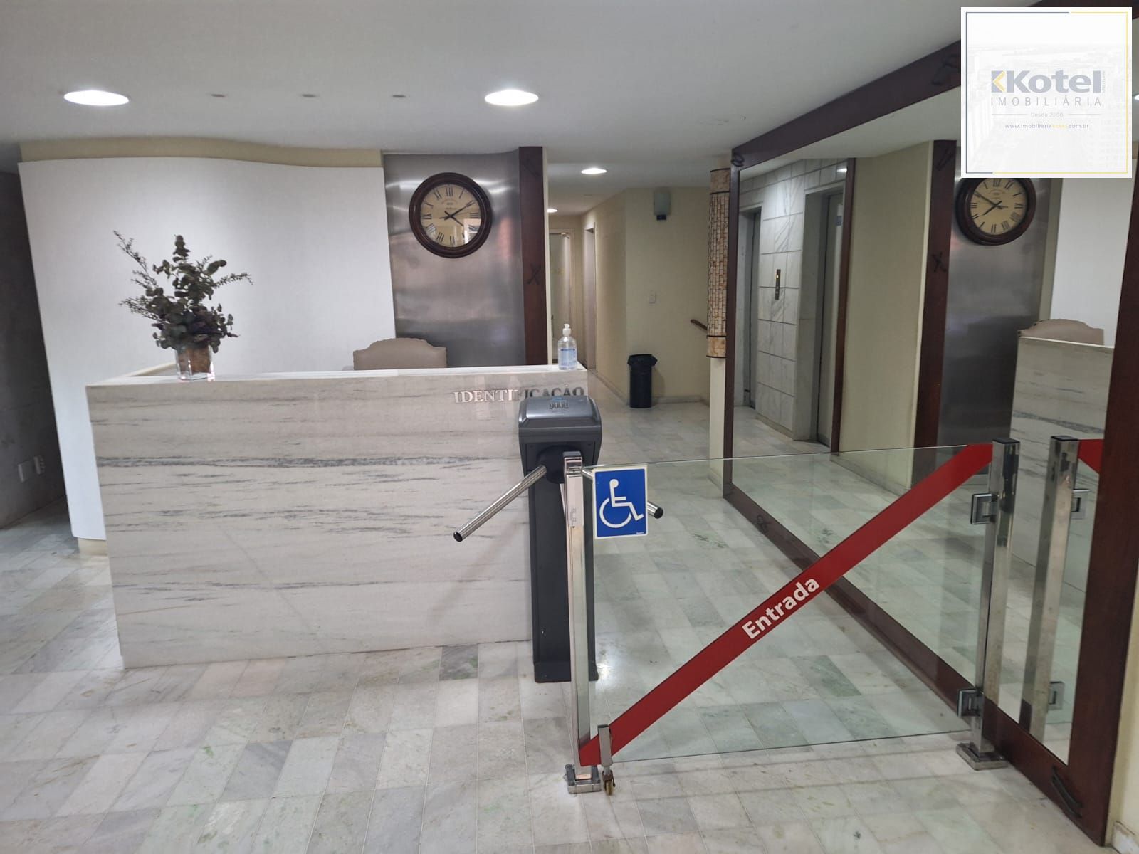 Sala coml. térreo,36m2, 02 banhs. rua D.Laura, R,Branco, 01 vaga