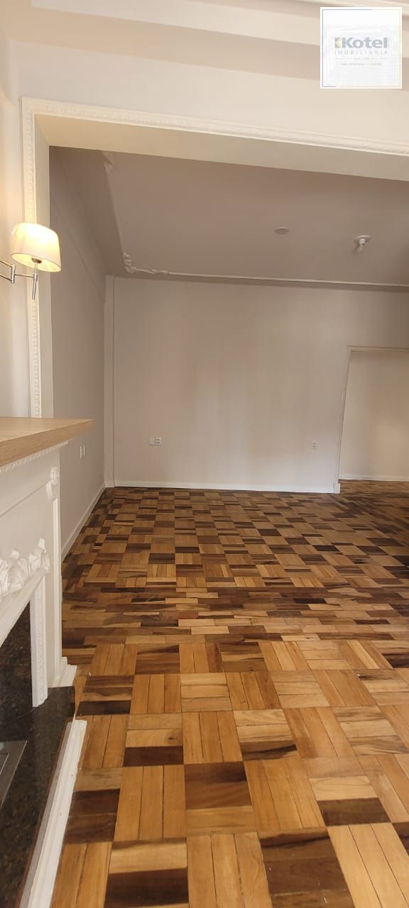Venda apartamento totalmente reformado, 3 dormitórios living amplo, ótima iluminação, lareira ecológica, centro histórico