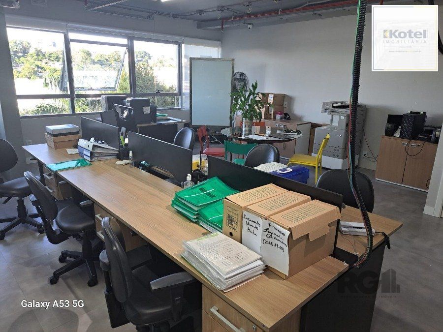 AMPLO CONJUNTO COMERCIAL COM 81 M2  NO HOM NILO — foto 2