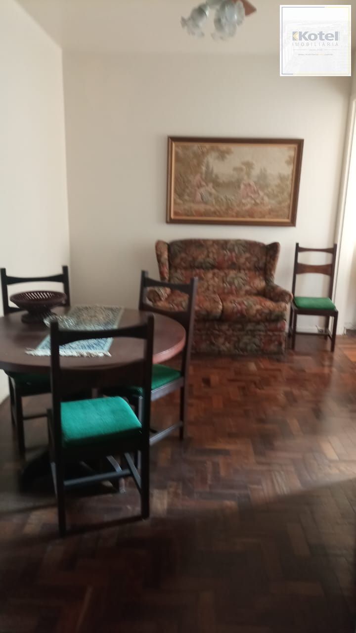 apartamento com 74m de área privativa, 02 dormitórios, sendo um deles com sacada, Rua Pinto Bandeira