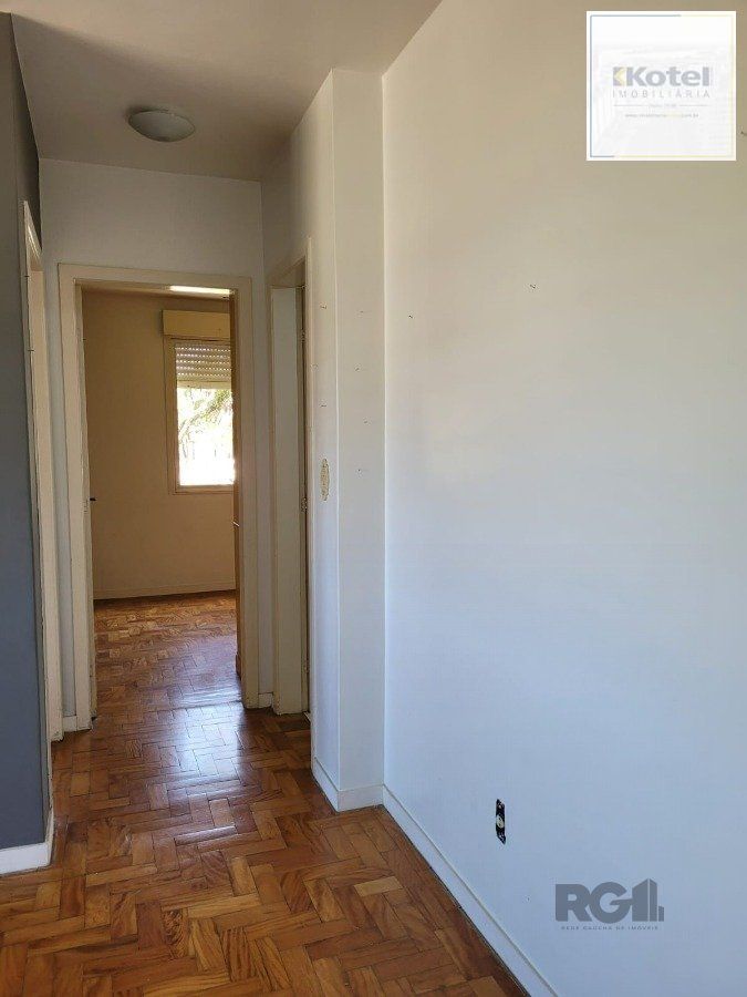 Apartamento 2 dormitórios com vaga no Bairro Cristal. — foto 3