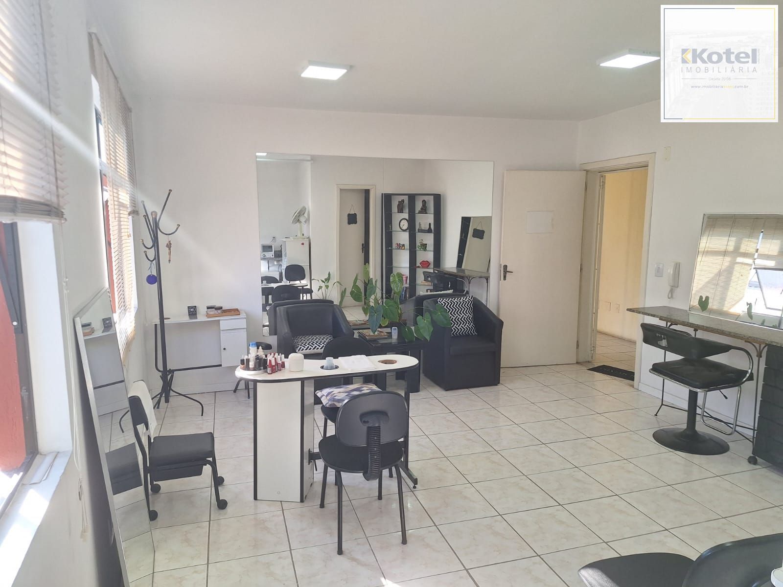 sala comercial na rua Sorocaba, bairro Passo D'areia,com 28,26m2 de área privativa, R$135.000,00 — foto 4