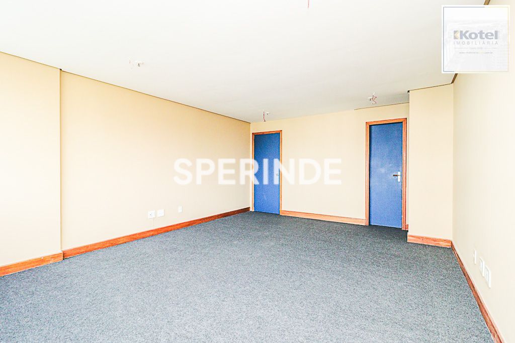 SALA COMERCIAL 37,44M² TRÊS FIGUEIRAS, banh. privativo, piso carpete,