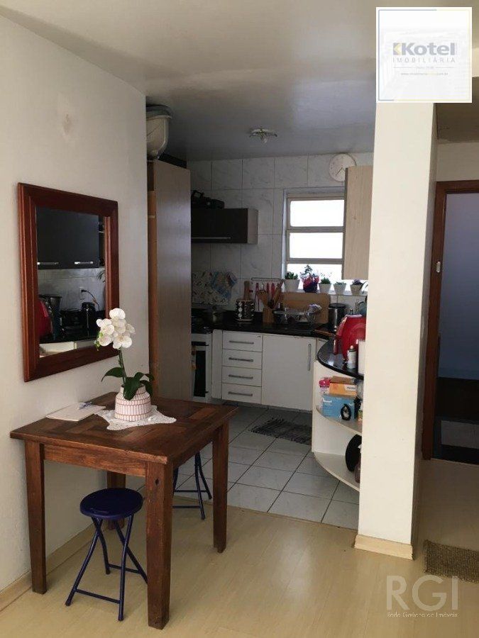 Apartamento para Venda - 83.65m²,3 quartos, sendo 1 suites, 1 vaga - Menino Deus