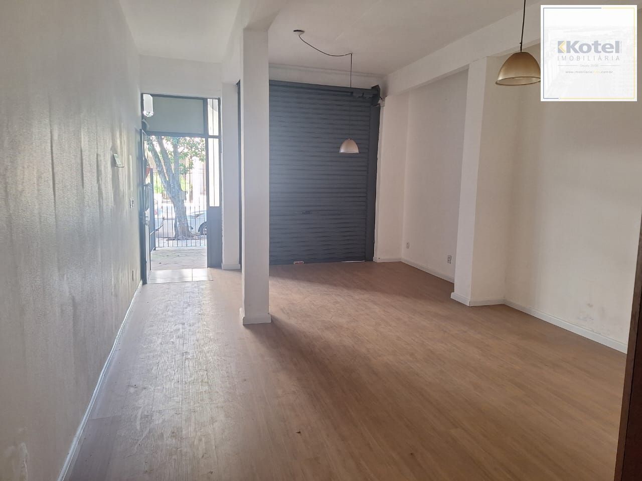 Excelente loja térreo na Rua Demétrio Ribeiro, Centro Historico, com 39,07 m2 de área privativa ,banheiro. R$190 mil