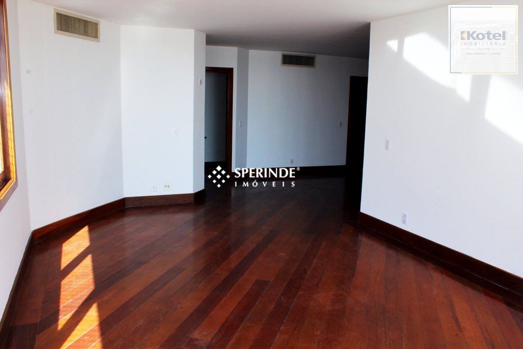 Venda Apartamento tipo Cobertura horizontal com vista panorâmica com Três quartos, uma suíte com banheira de hidromassagem, closet. Junto ao Menino Deus