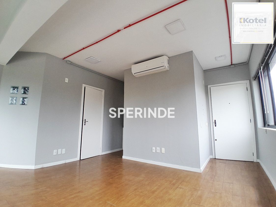 Sala comercial na Av Carlos Gomes, 39m², garagem, portaria