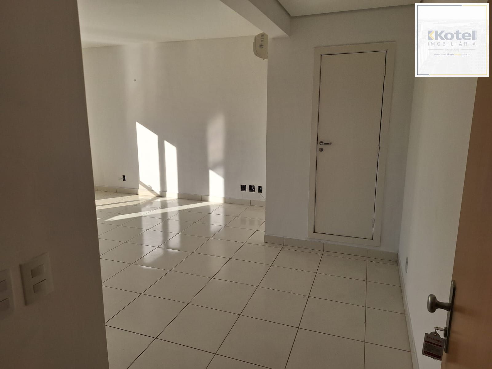 Sala coml. 33,82m2 Praia de Belas, mobiliada,01 vaga escrit. coberta