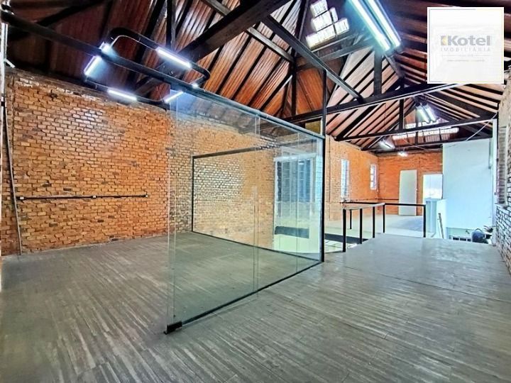 Prédio Comercial 3 quartos à venda, 250m², Navegantes - Porto Alegre