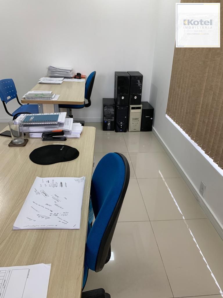 Ótima sala comercial no bairro Cristo Redentor.
