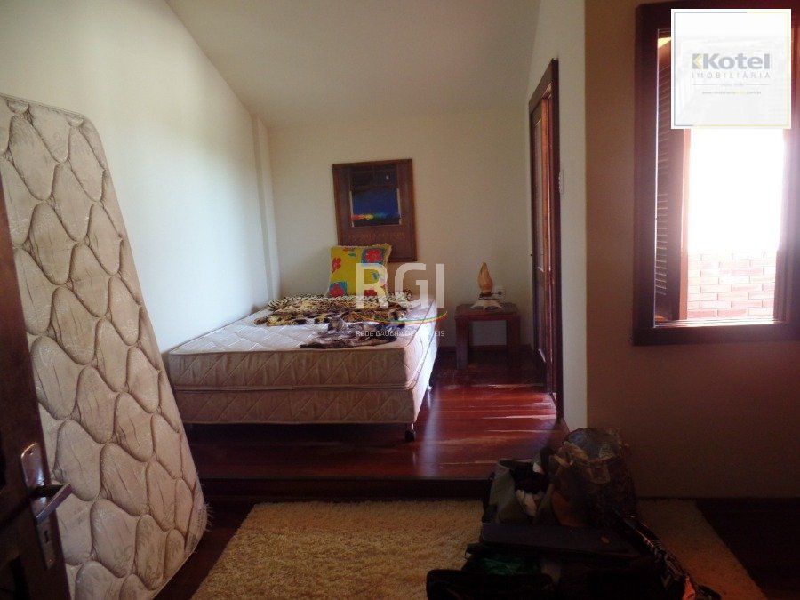 Casa para Venda - 180m², 3 dormitórios, sendo 1 suites, 2 vagas - Zona Nova — foto 5