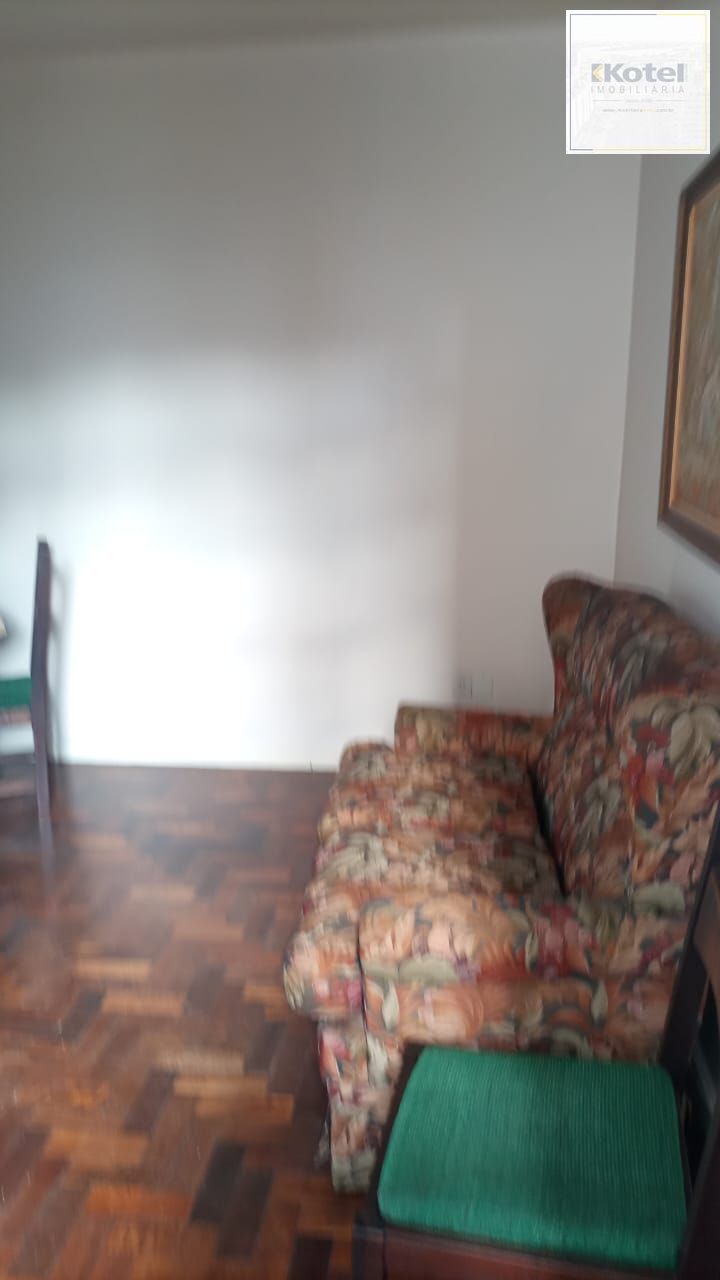 apartamento com 74m de área privativa, 02 dormitórios, sendo um deles com sacada, Rua Pinto Bandeira