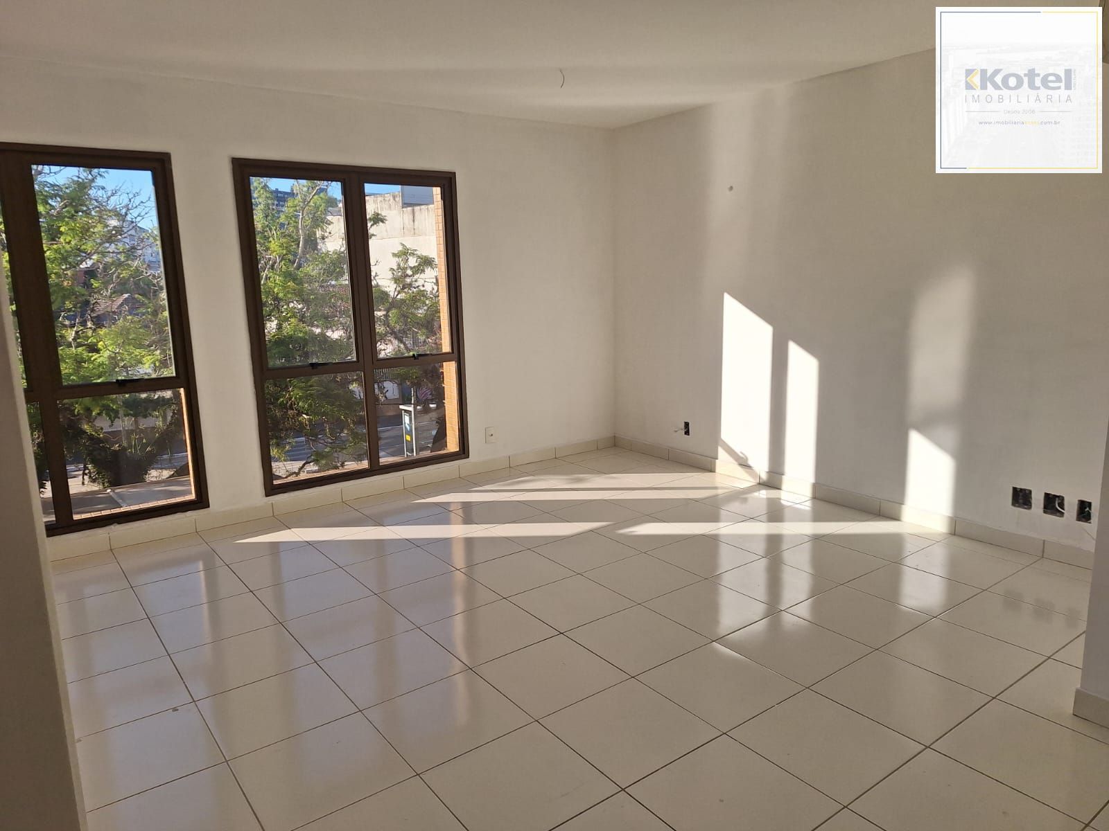 Sala coml. 33,82m2 Praia de Belas, mobiliada,01 vaga escrit. coberta