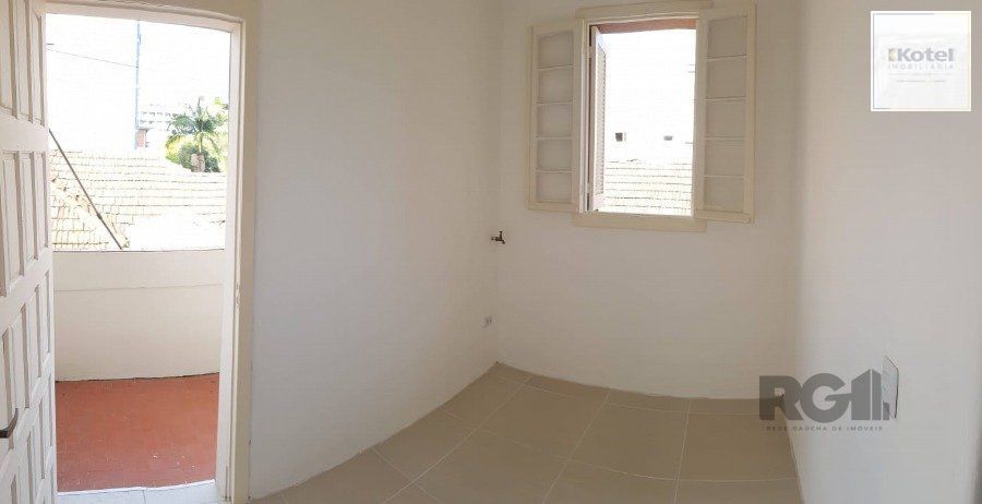 VENDA APARTAMENTO 2 DORMITÓRIOS, MENINO DEUS, REFORMADO,  BAIXA TAXA CONDOMINIAL, ENSOLARADO