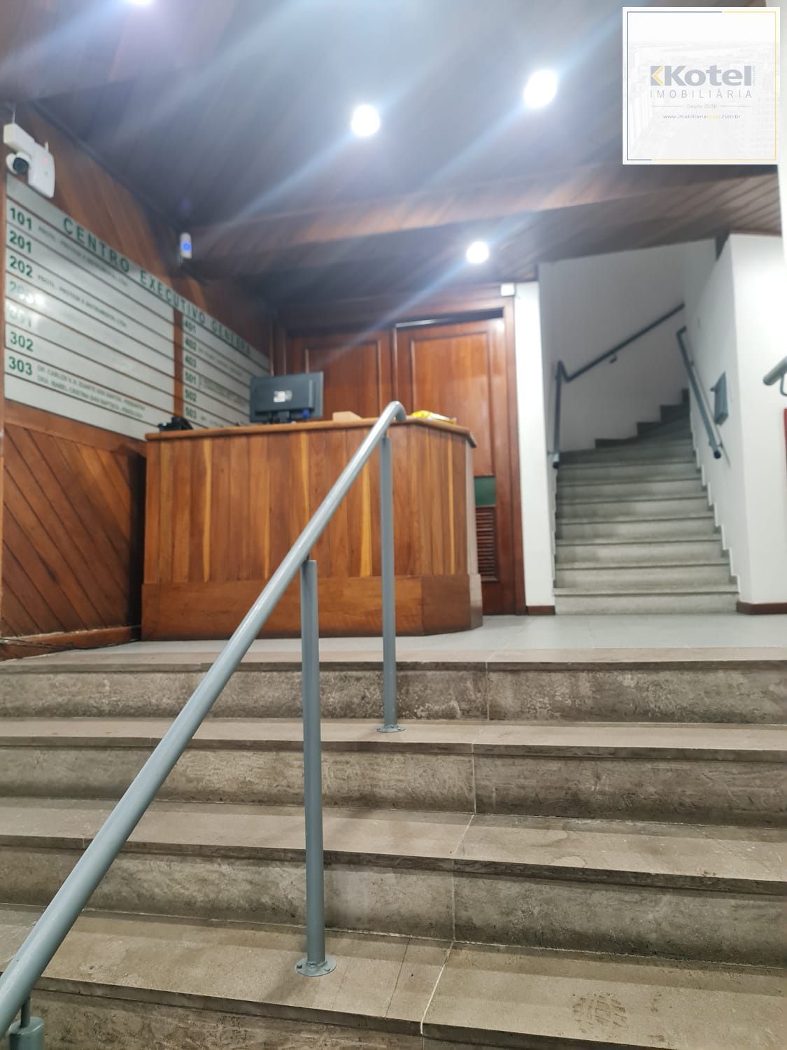 Sala comercial de frente no coração do bairro petrópolis — foto 4
