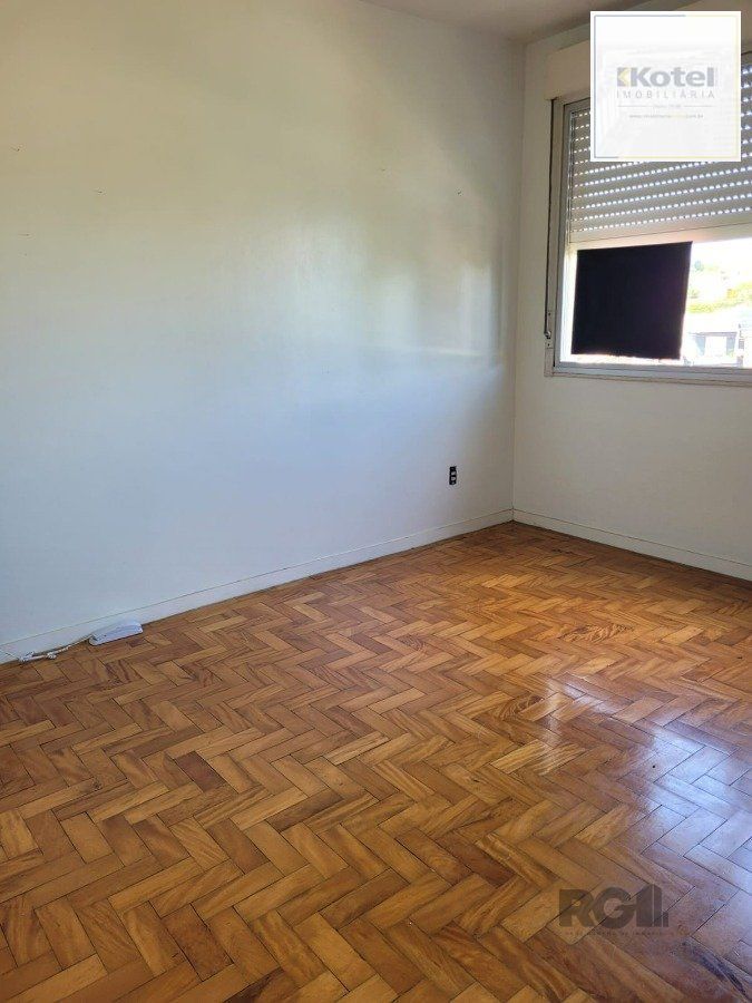 Apartamento 2 dormitórios com vaga no Bairro Cristal. — foto 2