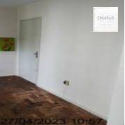 Excelente apto. de 37,15m2 com sala, cozinha com armários, balcão com pia, banheiro social mobiliado, com box, piso em parquet — foto 4