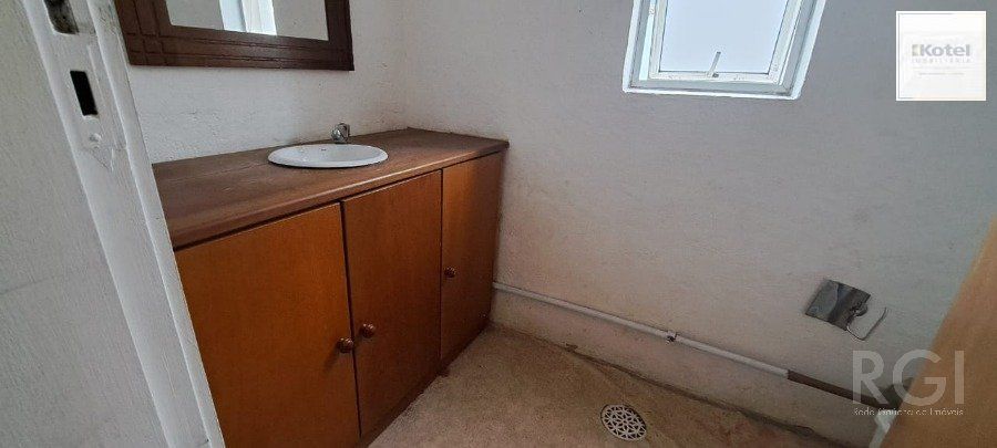 SALA COM 49,00M2 COM MEZANINO NA GOETH