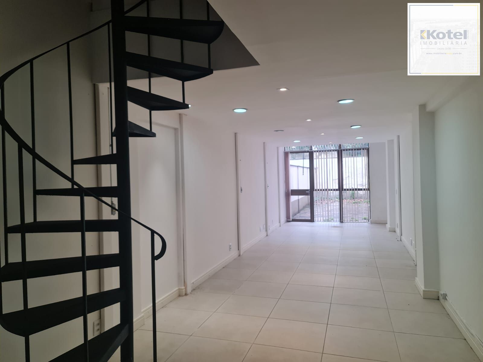 Excelente sala comercial no coração do bairro Bom Fim.