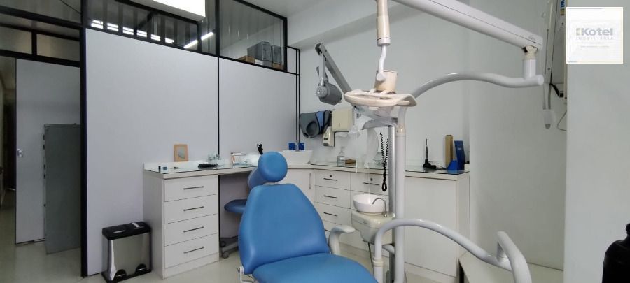 Sala comercial na Av. Cristovão Colombo, medindo 53,16 m² privativos