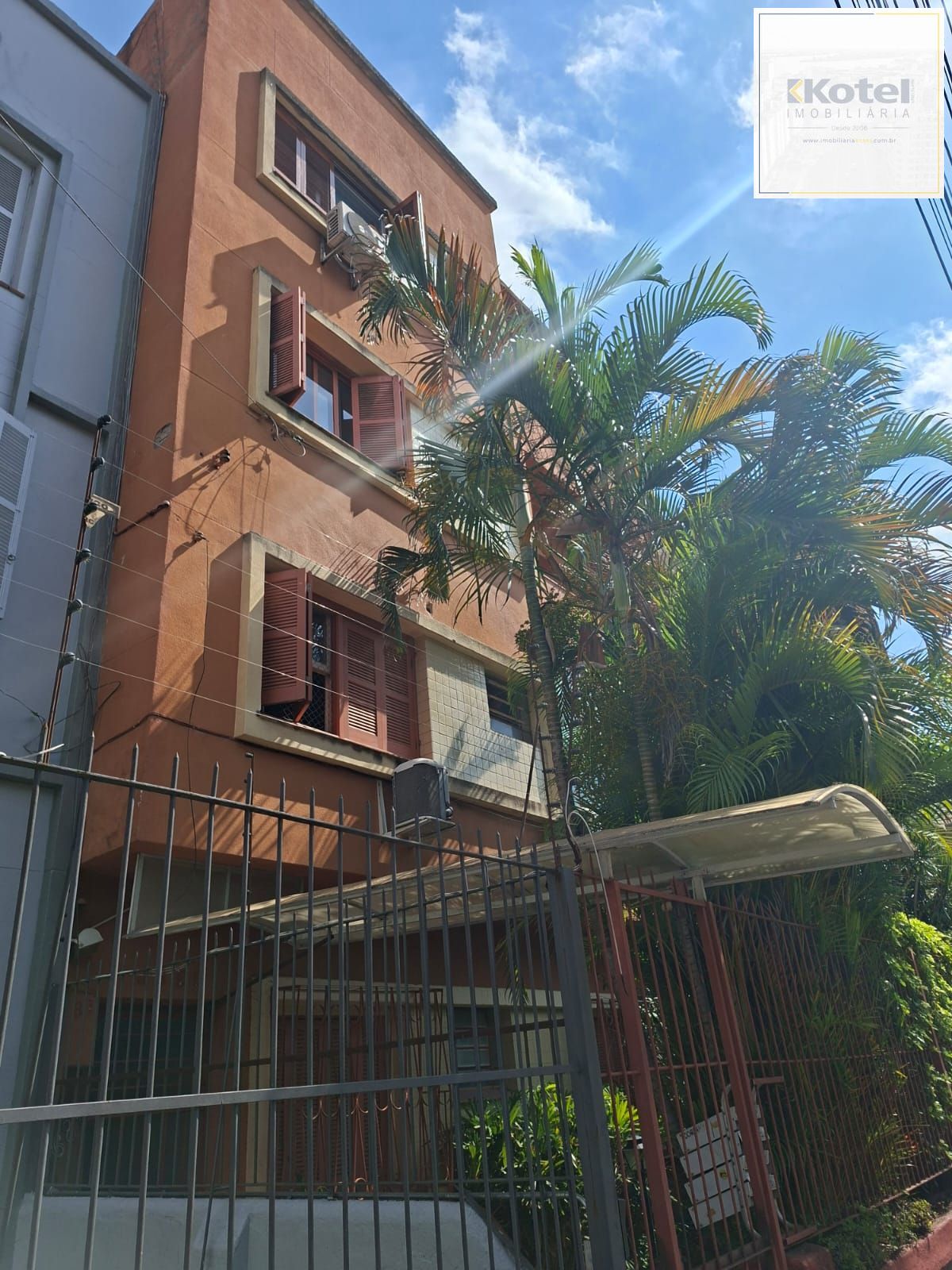 **Apartamento Mobiliado de 3 Quartos à Venda em Porto Alegre, Rio Grande do Sul**