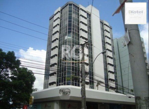LOJA TÉRREA NA GALERIA QUINTA AVENIDA CENTER, Bairro Moinhos ,45,38 m2 com mezanino com vaga de garagem.