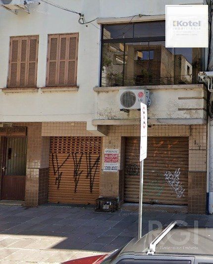 Loja de frente, na calçada, no centro da cidade, na rua Des. André da Rocha.