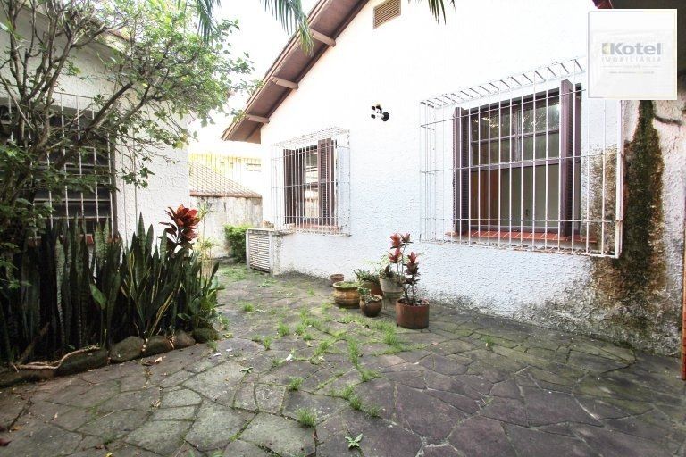 Casa para Venda - 200m², 4 dormitórios, 4 vagas - Medianeira — foto 2