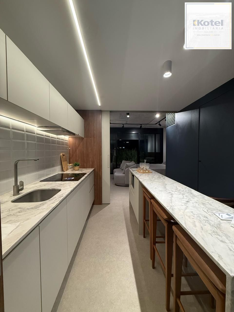 Apartamento Novo, studio grande com 45,97m² privativos, mobiliado, leste norte,  vista, junto ao parcão e zafari cabral