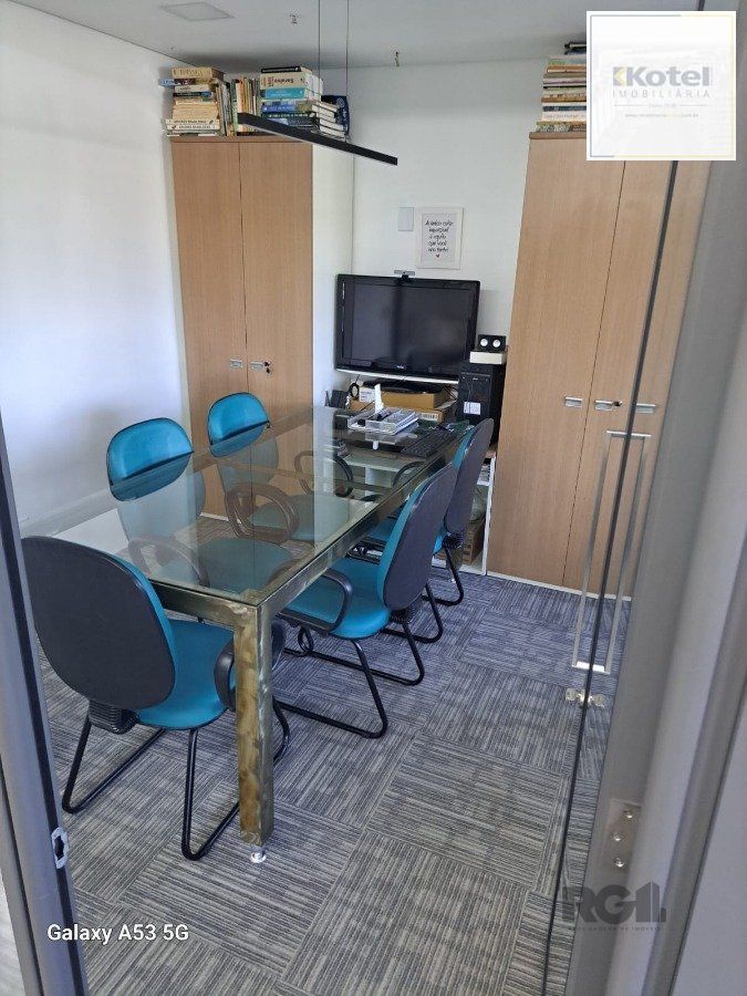 AMPLO CONJUNTO COMERCIAL COM 81 M2  NO HOM NILO — foto 4