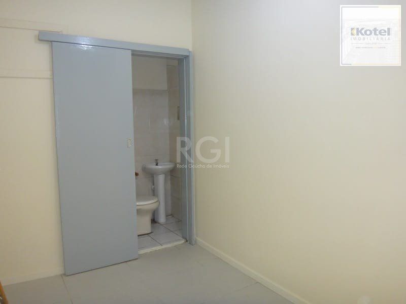 Sala comercial com 55,0 m2, com 2 banheiros e piso com porcelanato. — foto 4