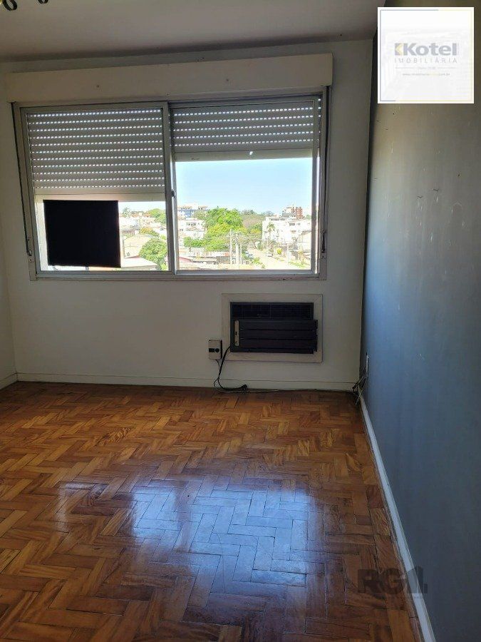 Apartamento 2 dormitórios com vaga no Bairro Cristal. — foto 5