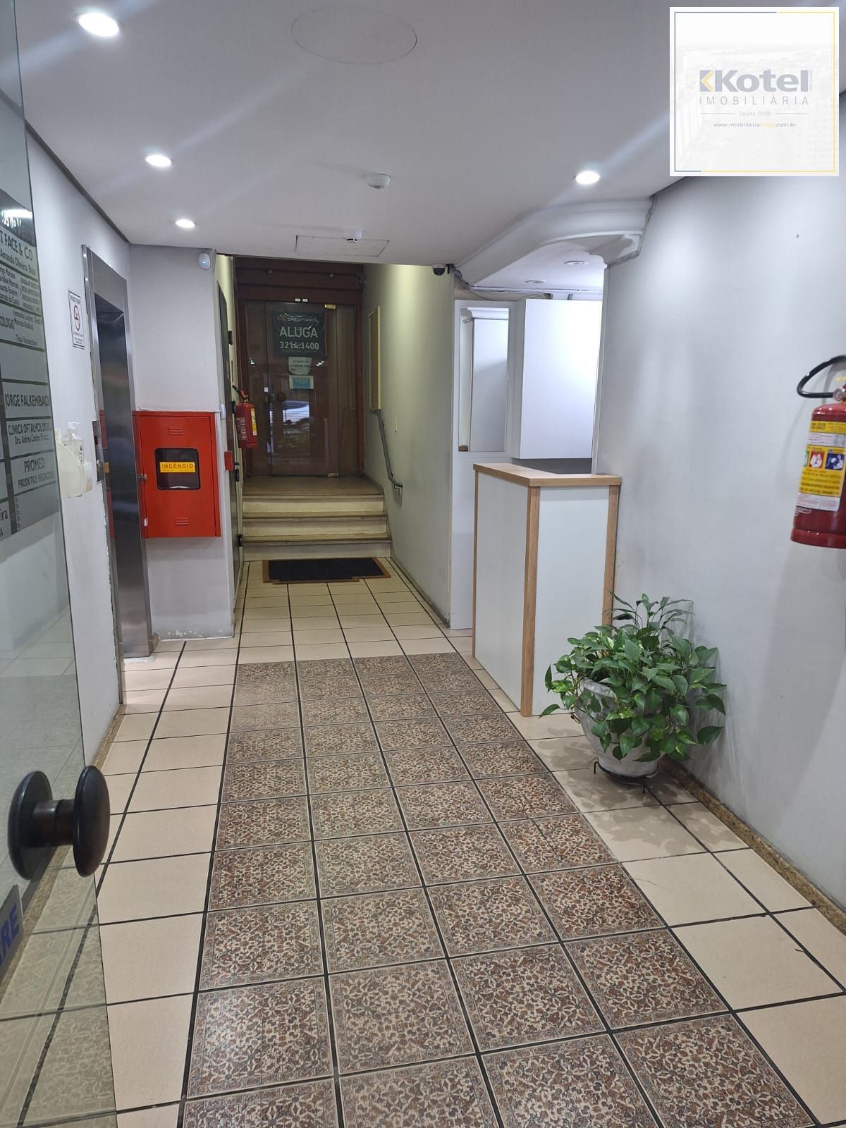 Sala coml. 42,61m2 c/divisórias, Rua Mostardeiro, Independência,R$190 mil