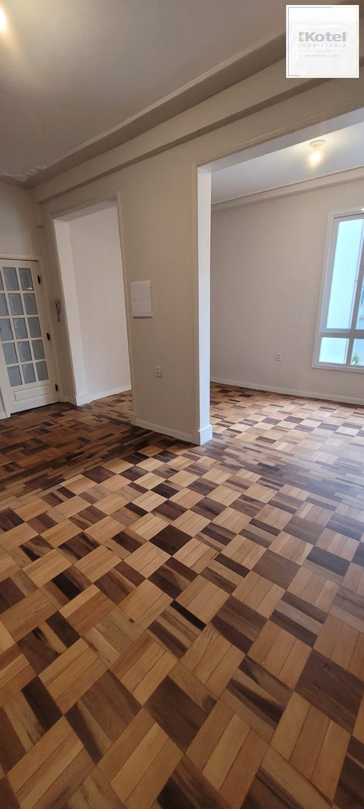 Venda apartamento totalmente reformado, 3 dormitórios living amplo, ótima iluminação, lareira ecológica, centro histórico