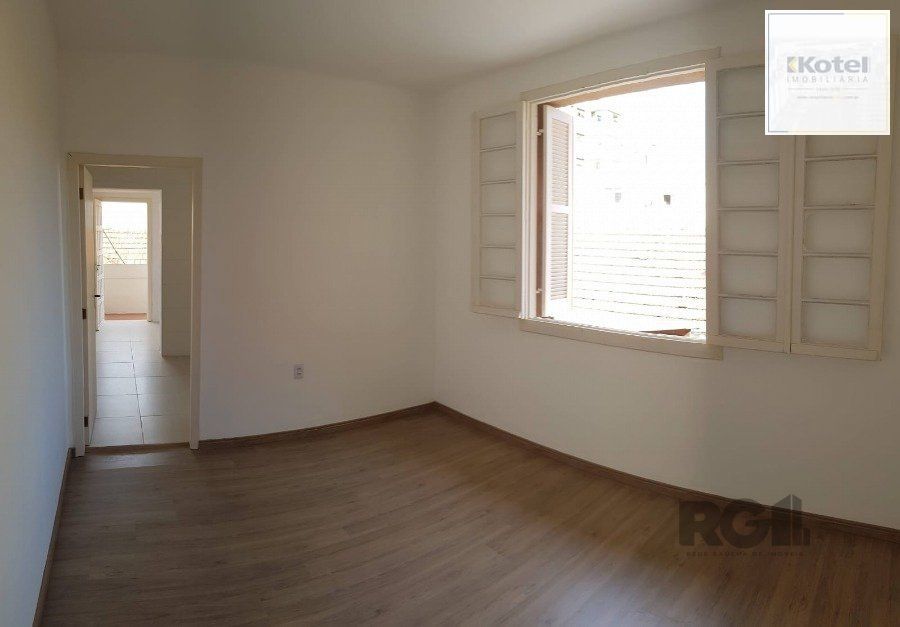 VENDA APARTAMENTO 2 DORMITÓRIOS, MENINO DEUS, REFORMADO,  BAIXA TAXA CONDOMINIAL, ENSOLARADO