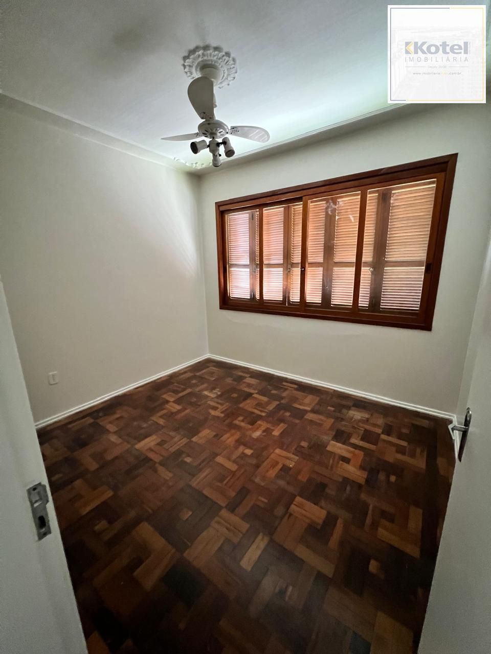 Venda, 2 quartos, 1 com sacada, de frente, dependência integrada a cozinha - ampla, , área de serviço com banho auxiliar