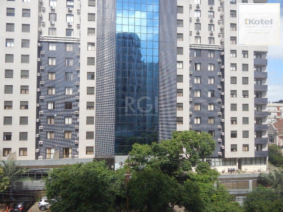 LOJA TÉRREA NA GALERIA QUINTA AVENIDA CENTER, Bairro Moinhos ,45,38 m2 com mezanino com vaga de garagem.