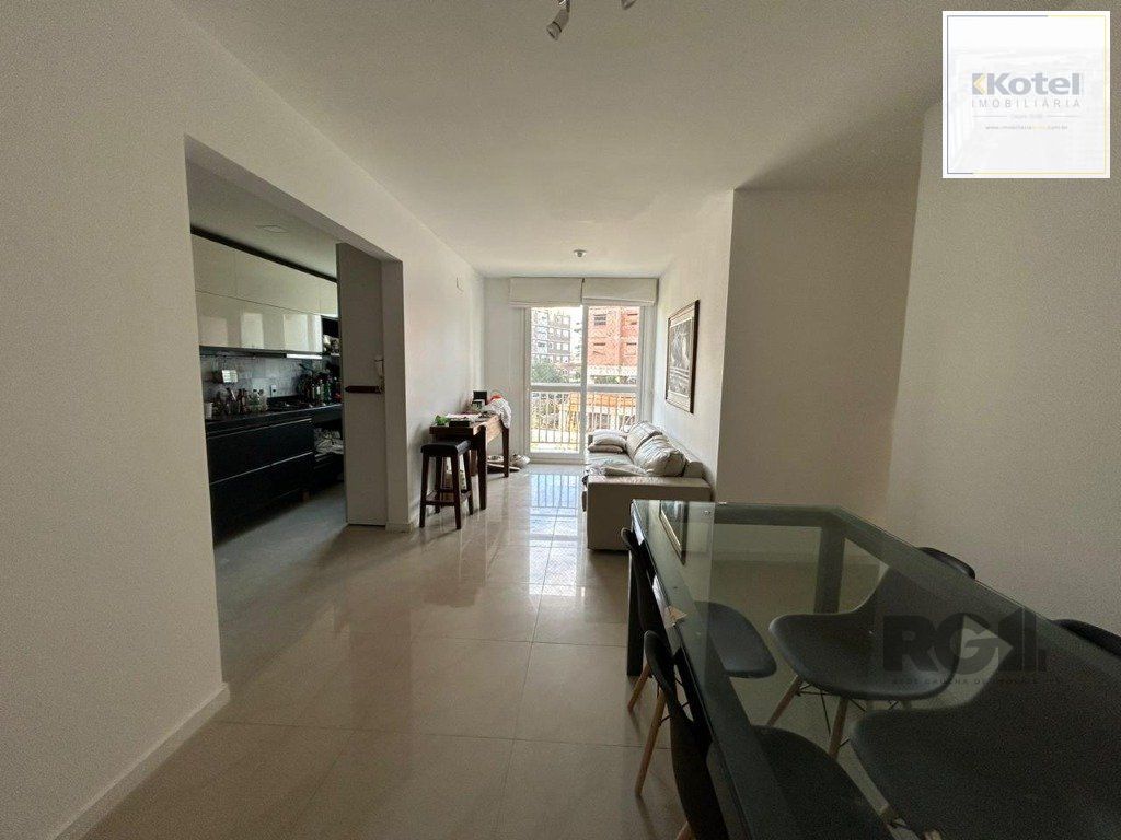 3 quartos (1 suíte), churrasqueira, sacada e 1 vaga. Infra completa.