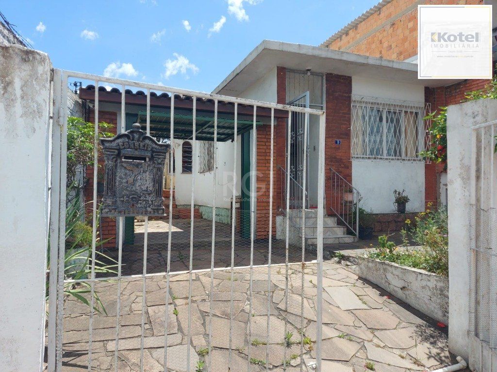 CASA COM CHURRASQUEIRA E GARAGEM PARA 2 CARROS — foto 2