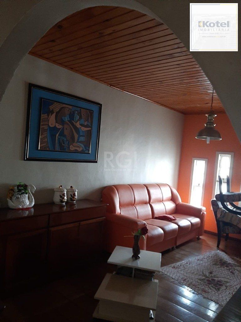 Casa  270m², 3 dormitórios, sendo 1 suites, 5 vagas - Recanto Corcunda