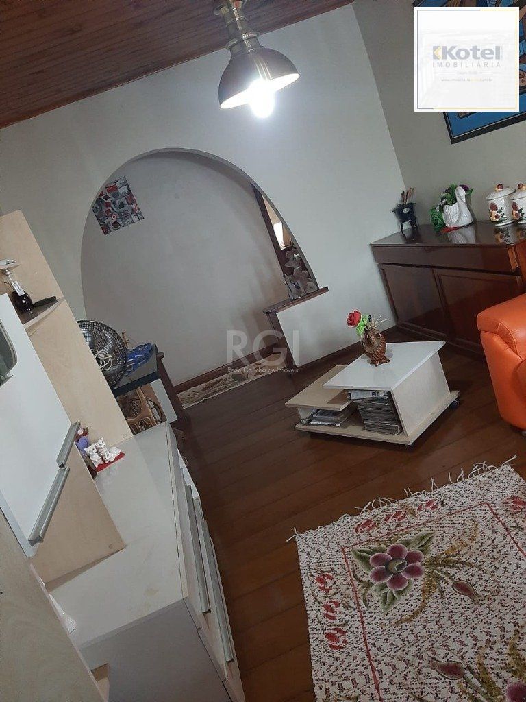 Casa  270m², 3 dormitórios, sendo 1 suites, 5 vagas - Recanto Corcunda